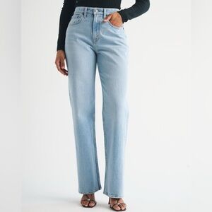 Abercrombie & Fitch Curve Love 90s Relaxed High Rise Jean